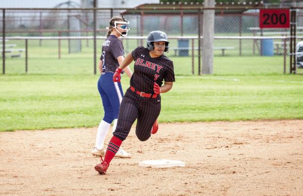 Lady Cubs fall to the Lady Trojans