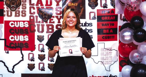 Aubree Englishbee Received Team Defensive Player for Lady Cubs Basketball. Photo by Will Sadler