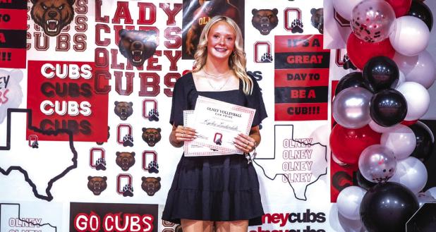 OHS Lady Cub Kynlee Lauderdale was presented the Volleyball Cub Pride Award. Photo by Will Sadler