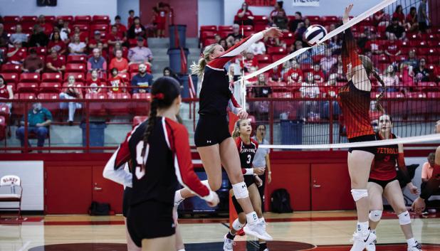 Lady Cub #20 Natalie Simmons dealt out plenty of power and kills during the matchup with 18 kills!! Photo by Will Sadler