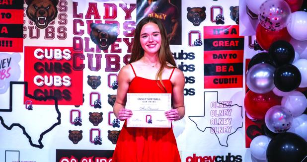 Ava Stewart was presented the Lady Cubs Softball Cub Pride Award. Photo by Will Sadler