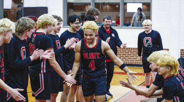 OHS Cub #4 Jamarcus Collins was a huge asset for the Cubs against the Lobos offense, keeping the Lobos back on their heels all night and crashing through Lobos defenders on the way to scoring 15 for the night. Photo by Will Sadler