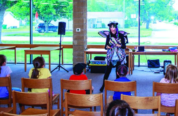 Storyteller Ms. Maria engages with children attending OCLAC’s last summer storytime event. Photo by Will Sadler