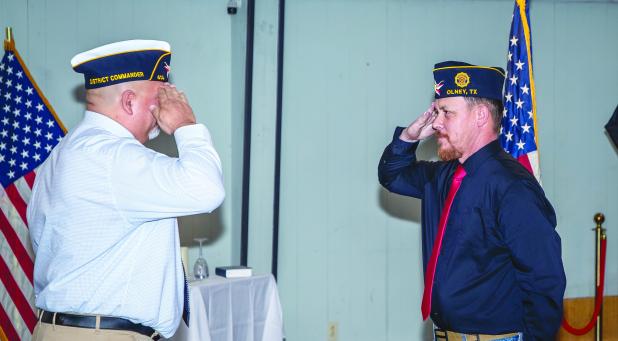 Former American Legion Post 414 Commander and District Commander Chris Garcia swears in new Olney Post 414 Commander Eric Loggins. Photo by Will Sadler