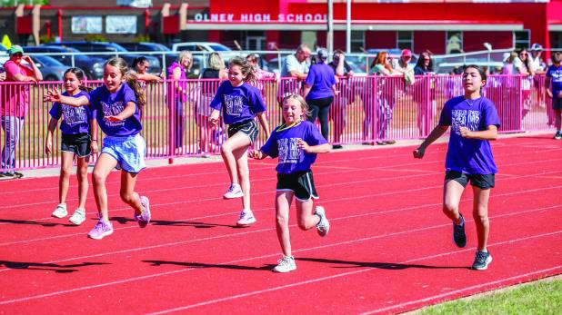 OES students gave it their all during the 100m dash during the annual field day. Photo by Will Sadler