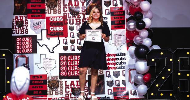 Lady Cub Powerlifting member Aubree Englishbee received the Cub Pride Award Photo by Will Sadler
