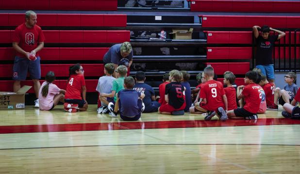 At the end of each basketball skills session, attendees answered trivia questions for chances at prizes and received tokens for achievements made during the day’s camp session. The attendees keep track of the tokens by attaching them to shoelaces on mak
