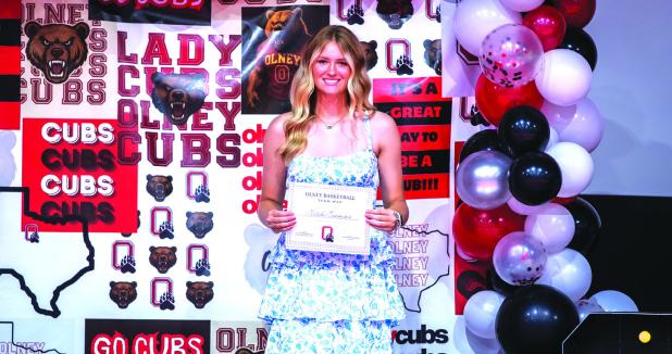 Natalie Simmons received Team MVP for Lady Cubs Basketball. Photo by Will Sadler