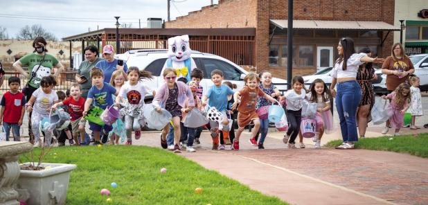 La Esmeralda Easter egg hunt