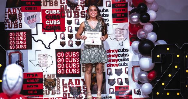 Lady Cub Powerlifting member Braelyn Casteel received the Team MVP Award. Photo by Will Sadler