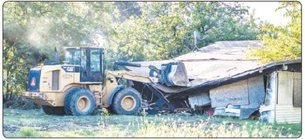 City demolishes dilapidated properties