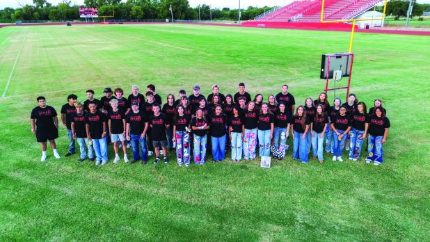 OHS Seniors pose for a traditional group photo before heading to their first and last day of high school. Photo by Will Sadler