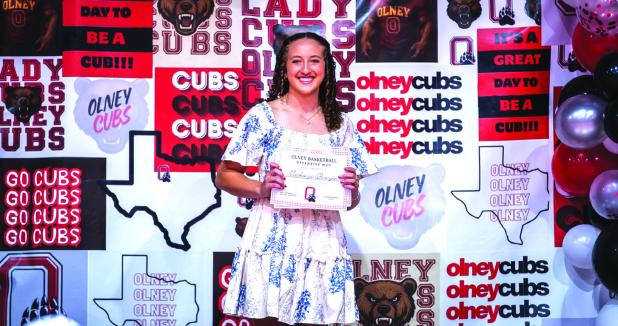 Mackenzie Bergen Received Offensive MVP for Lady Cubs Basketball. Photo by Will Sadler