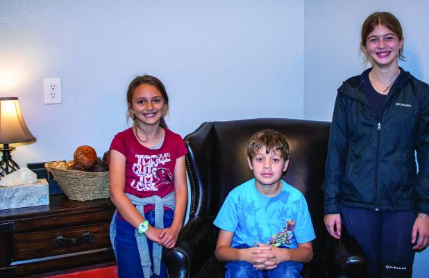 4-H photo class meets at Enterprise