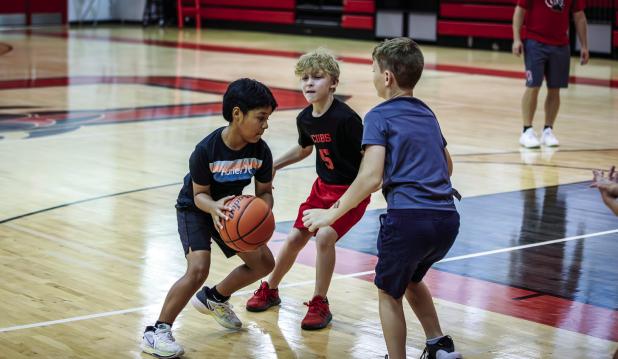 A Cub offensive player practicing driving through defenders to the basket. Photo by Will Sadler