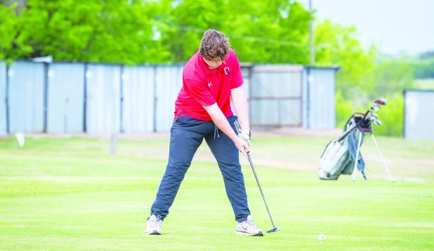 OHS Cub Case Grey putting during district play. Photo by Will Sadler