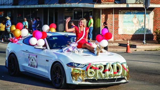OHS Homecoming Queen nominee Morgan “Mo” Simmons was all smiles during the OHS HOCO parade. Photo by Will Sadler