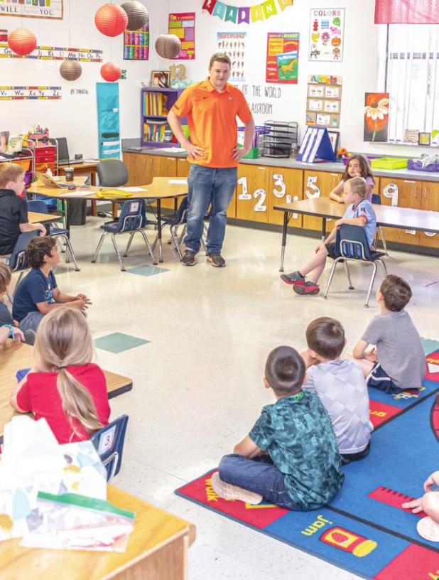 Olney Enterprise visits Kindergarten