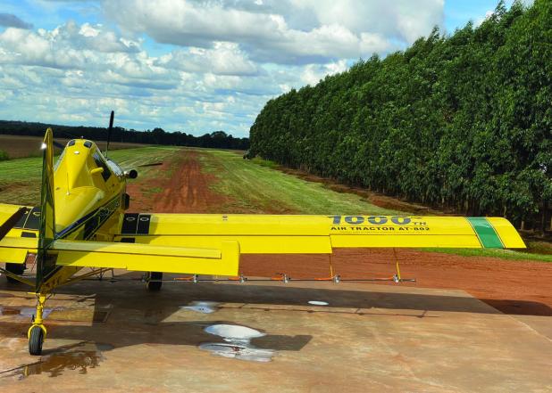 Air Tractor delivers 1,000th plane to Brazil family farm