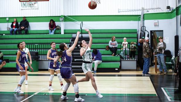 Ladycat #2 Kinsey Hawkins just missed on a few bigger plays of the night under the bucket but didn’t lack in confidence. She showed great potential as a driver to the bucket and should gain more focus as she gains experience finishing drives through def