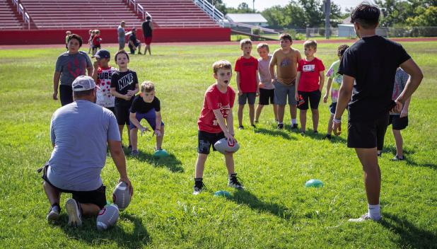 Lil’ Cubs learn new skills at OES football camp