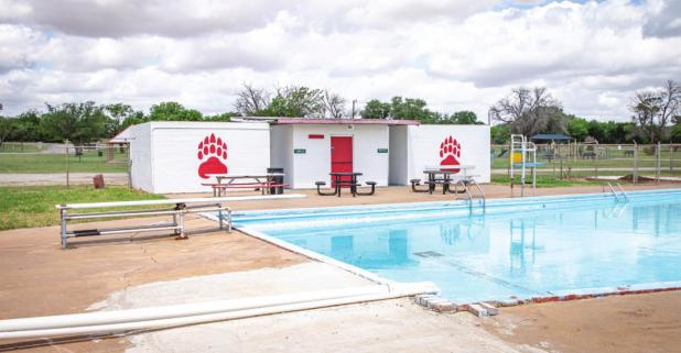 City closes pool; needs overhaul