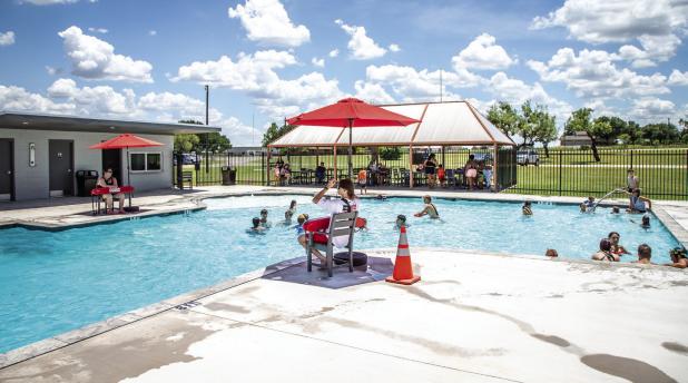 New pool makes a splash in Olney