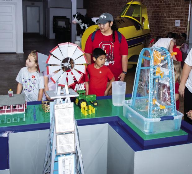 Kids visit downtown, museum