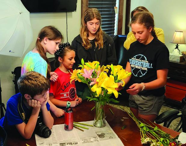 4-H photography meeting