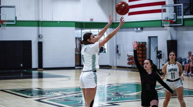 Ladycat #0 Kenzie King Shooting from the outside. Photo by Will Sadler