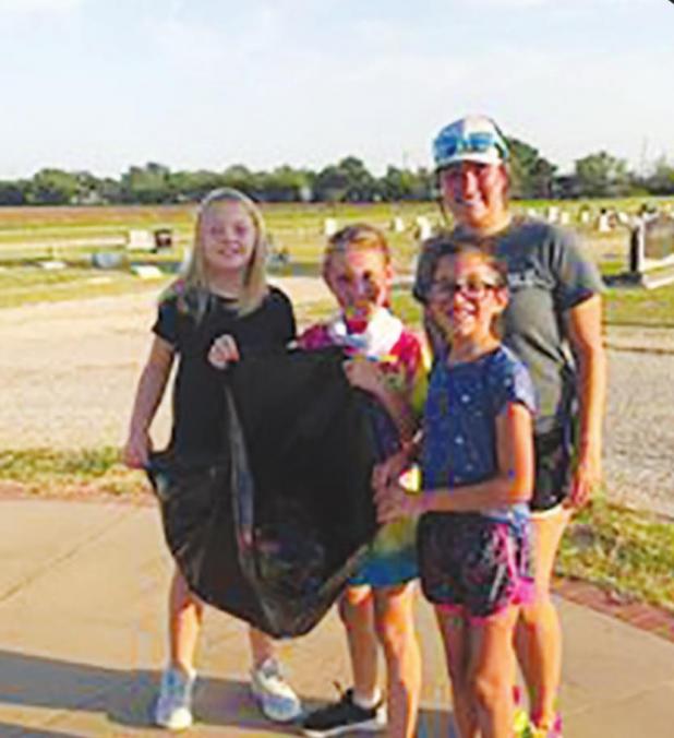 Olney 4-H Gives Back