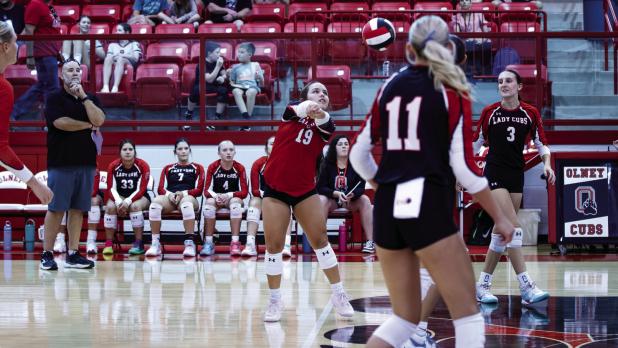Lady Cub #19 Braelyn Casteel defends against a Lady Indian kill.