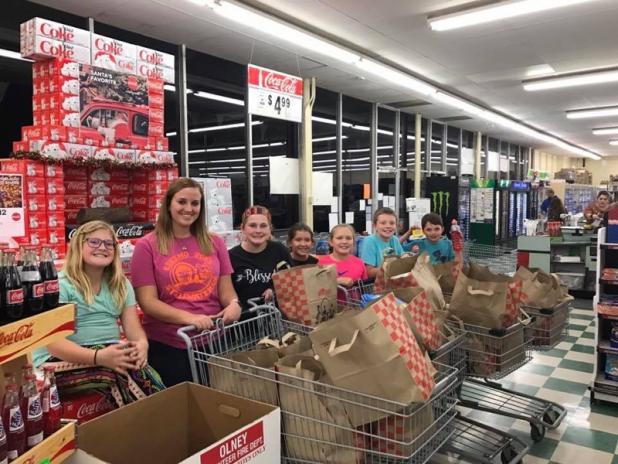 The Orth 4-H dropped by Stewart’s Grocery to make a donation to the Olney Food Bank.