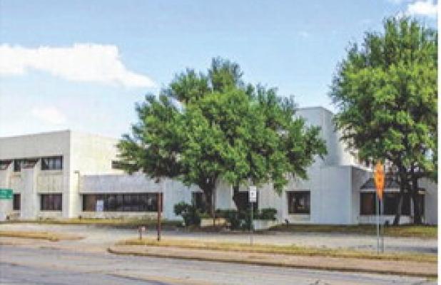 Olney Savings and Loan located on Main Street Photo by Gina Keating