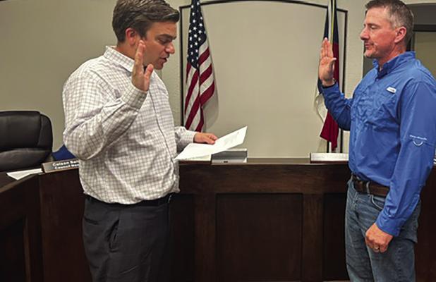 Olney City Attorney Dan Branum swears in Olney’s new city administrator, Andy Wolfe at the June 8 City Council meeting. Mr. Wolfe starts at his new post about nine months after the departure of former city administrator Simon Dwyer. Photo by Dale Lovett